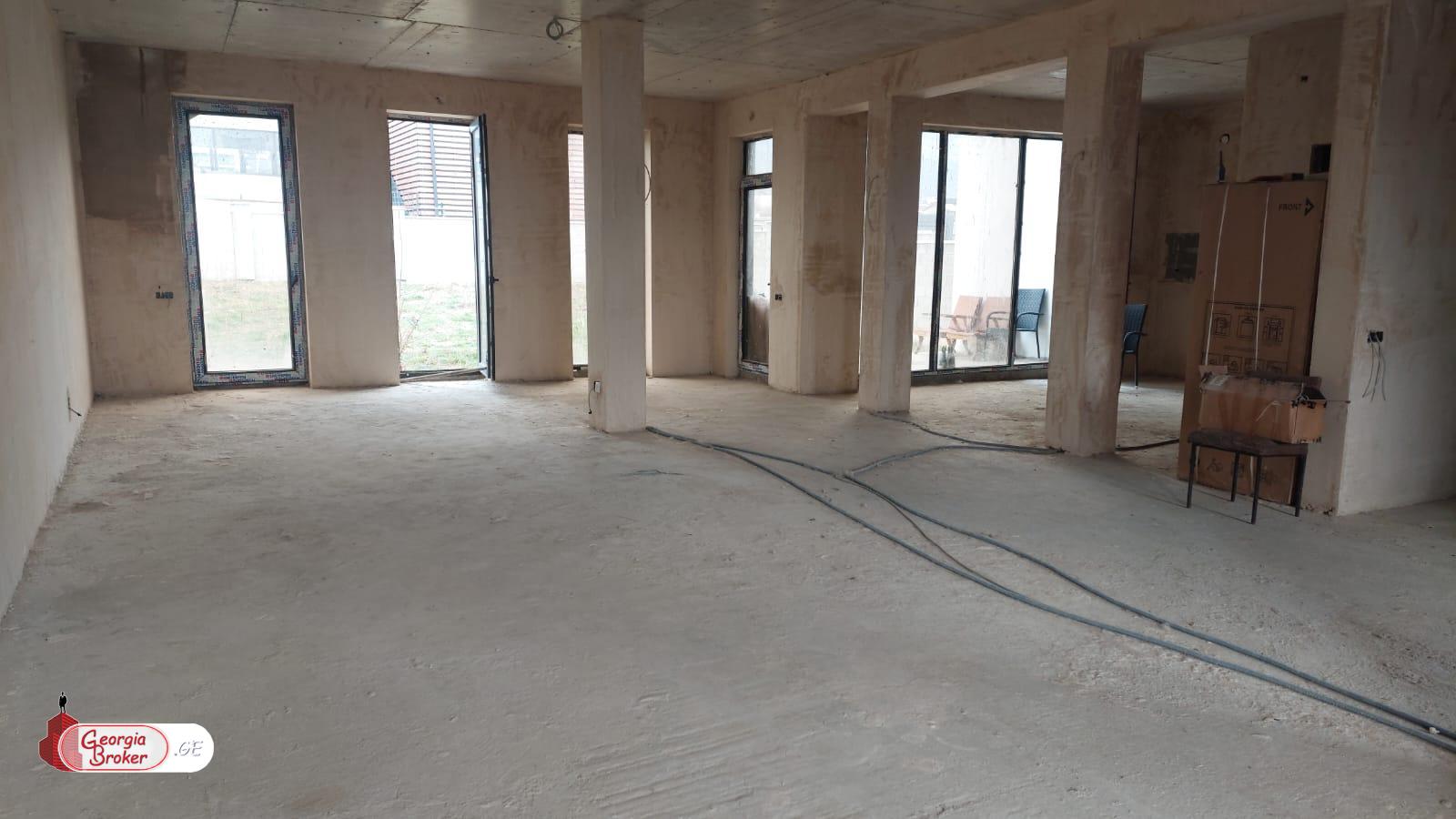 იყიდება ახალი აშენებული 6 ოთახიანი   აგარაკი საგურამოში